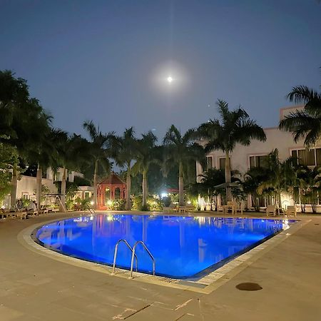 Hotel Golden Tulip Khajurāho Exterior foto