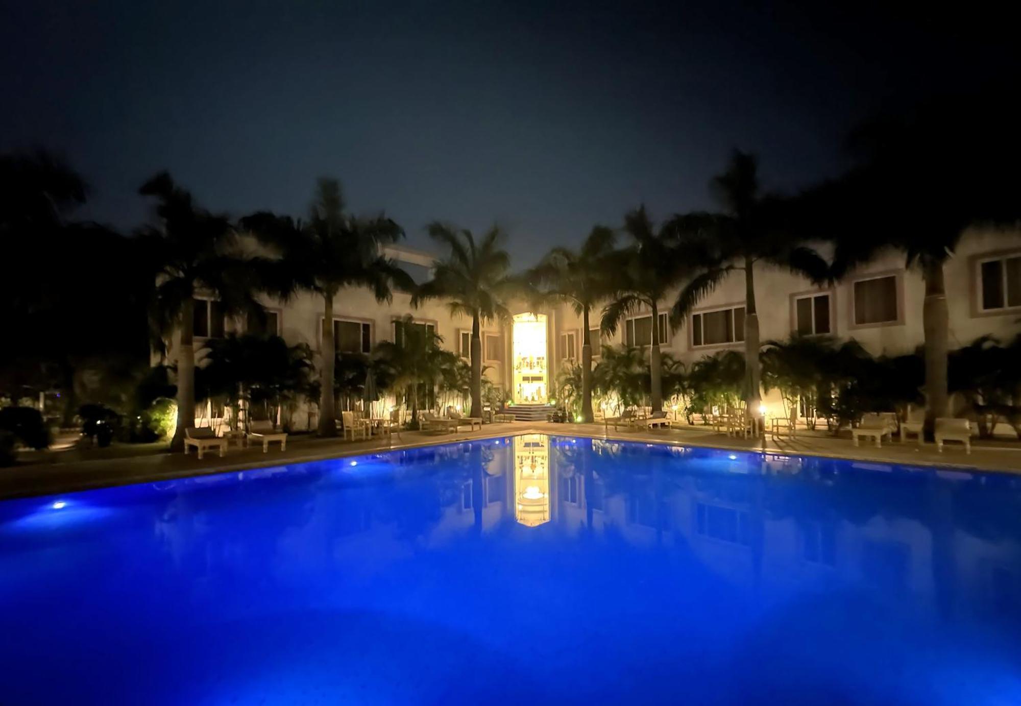 Hotel Golden Tulip Khajurāho Exterior foto