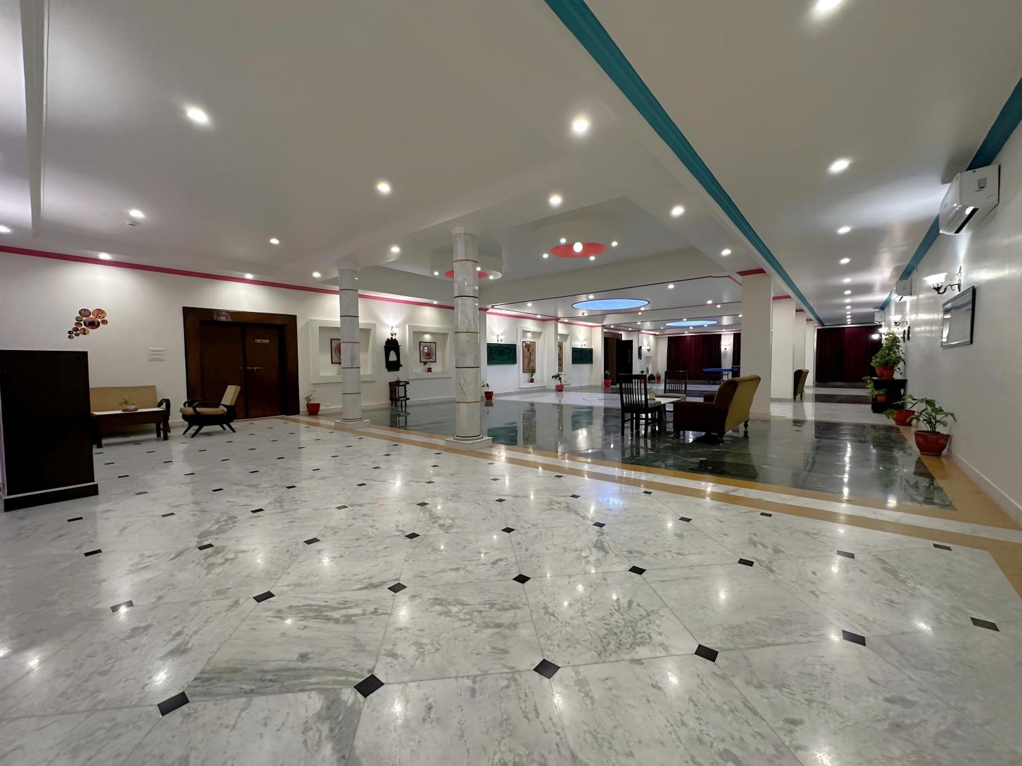 Hotel Golden Tulip Khajurāho Exterior foto