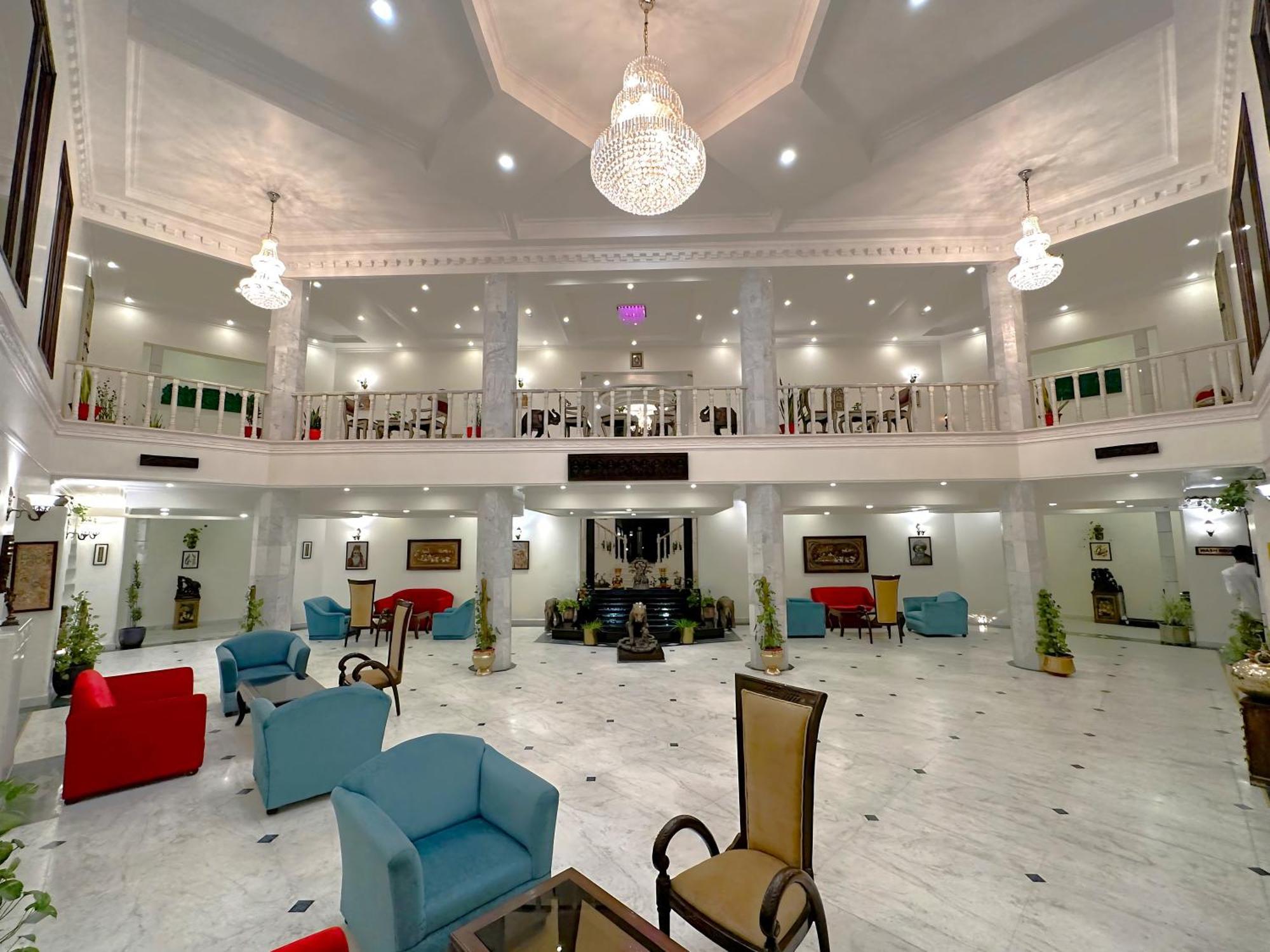Hotel Golden Tulip Khajurāho Exterior foto